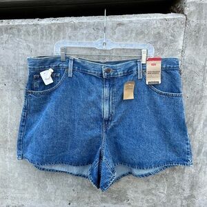 NWT Levi's High-Waisted Denim Mom Shorts #40